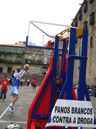 Partido de baloncesto no Día Mundial de Loita contra o narcotráfico